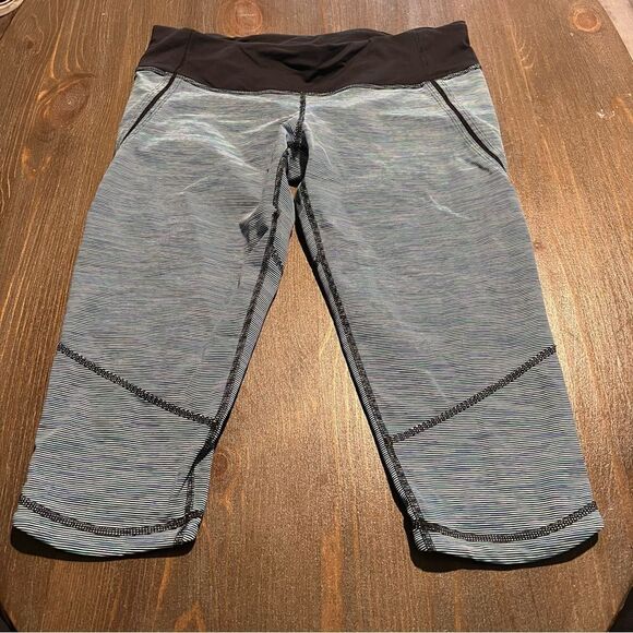 Lululemon Run: Excel Crop
Wee Are From Space Deep Coal May Multi / Deep Coal - Picture 1 of 9